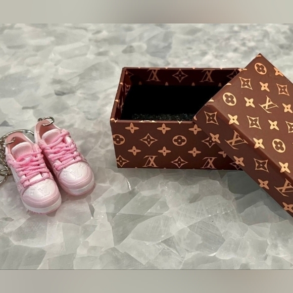 Mini 3D LV Fashion Sneaker Keychains! NIB - Picture 2 of 6